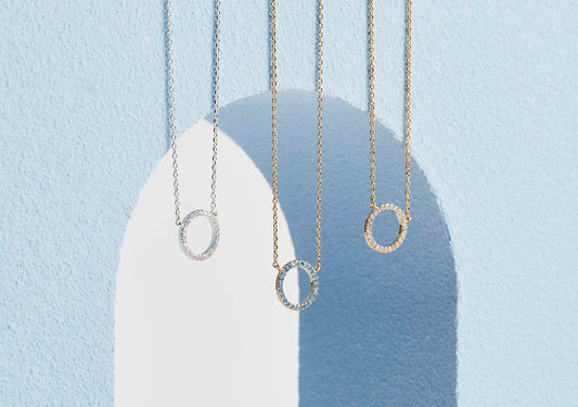 Delicate necklaces and how to style them