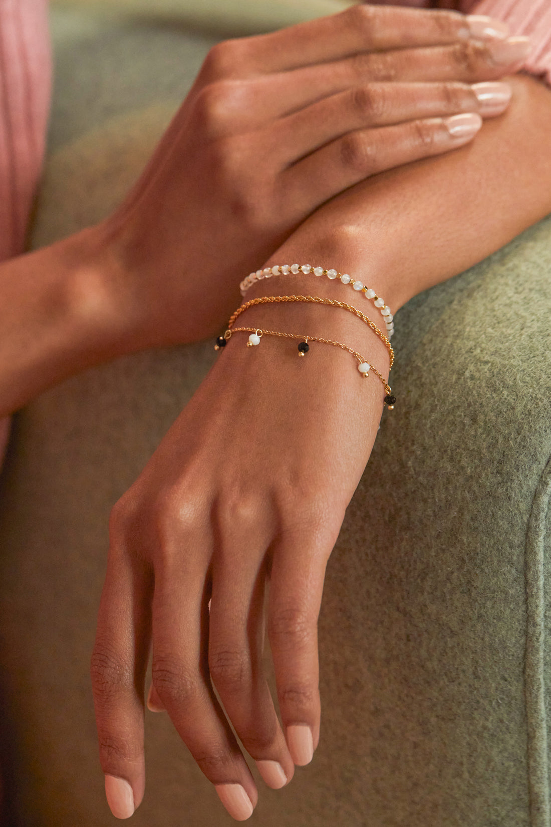 Estella Bartlett Bracciale Amelia Regolabile Con Pietre Amazzonite E Perline Placcate Oro - Portafortuna, Progettato A Londra