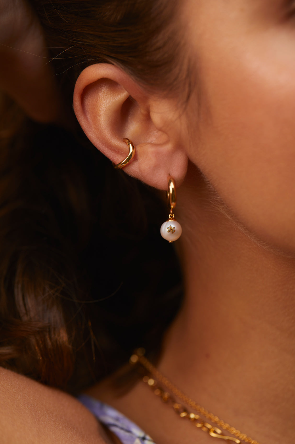 Gold Feather Pearl Drop Hoops – Dandelion Jewelry